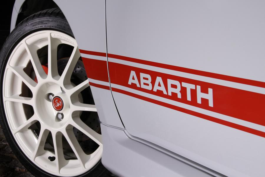 Детали экстерьера Abarth 500 esseesse 2012 года  (ZA) (фото 11 из 16)